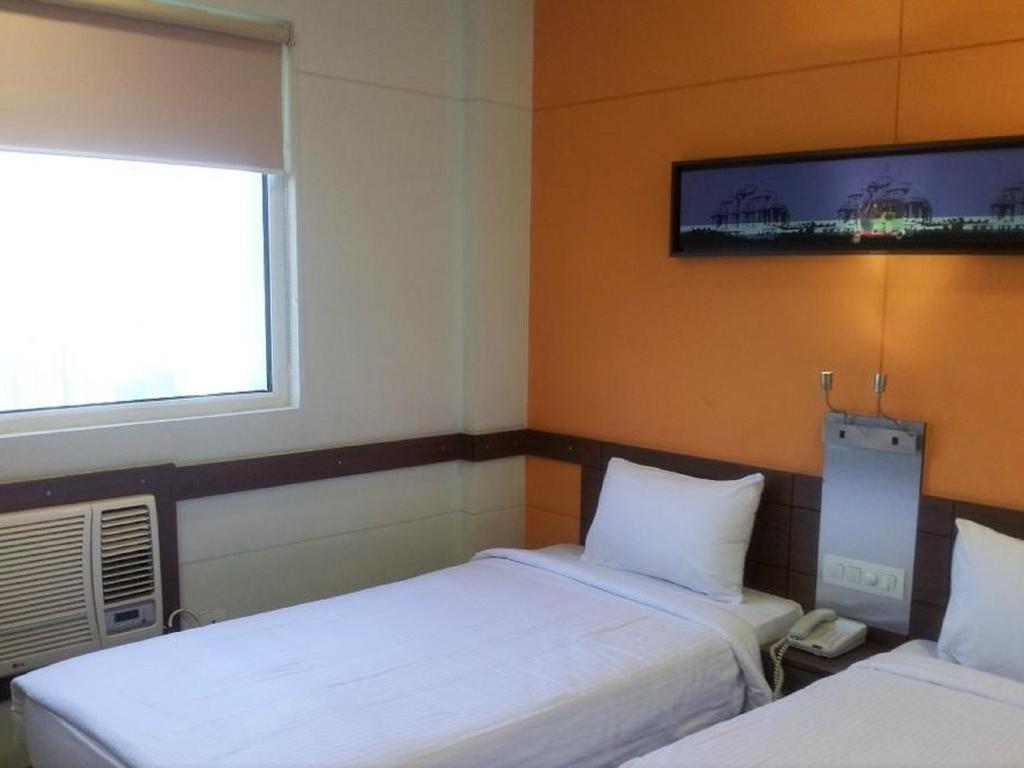 Hotel Faridabad Extérieur photo