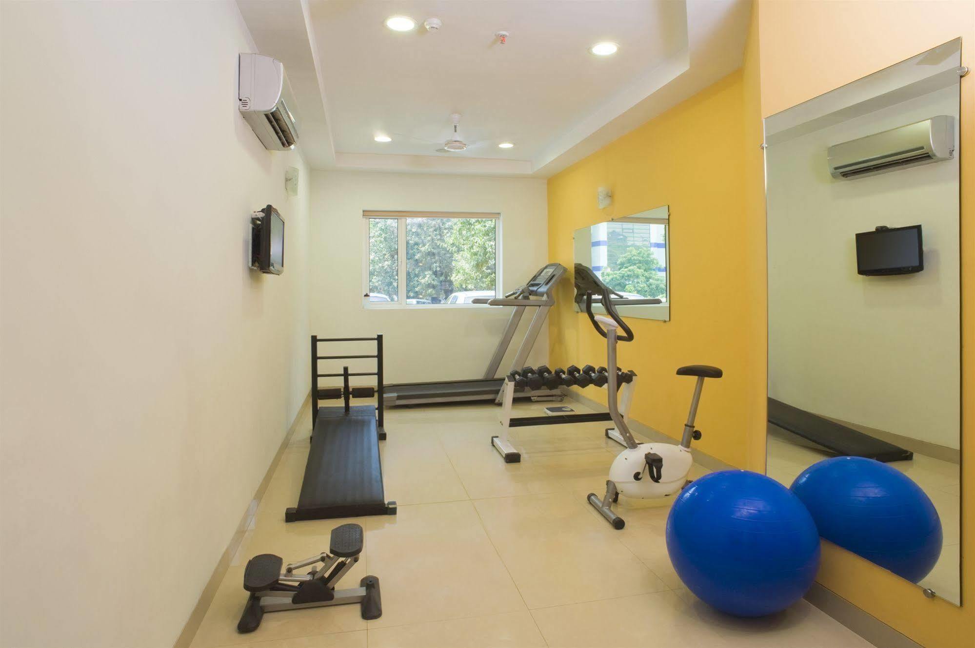 Hotel Faridabad Extérieur photo